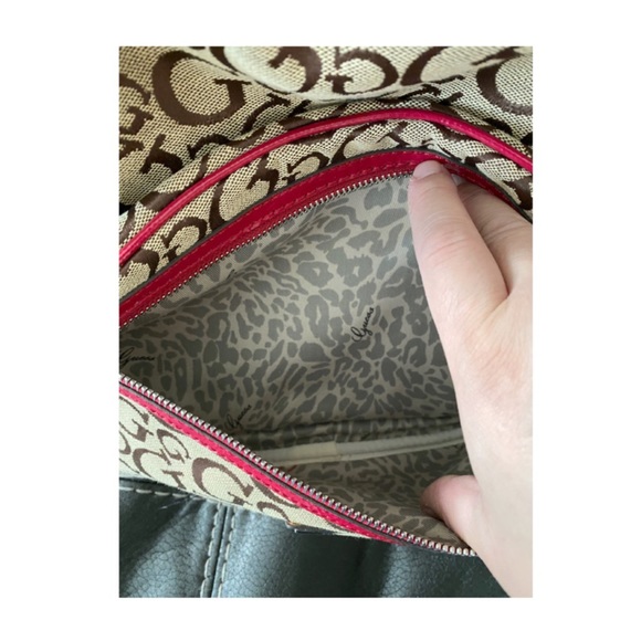 ‘Like-New Mini Guess Backpack’🎒💫 - Picture 3 of 16